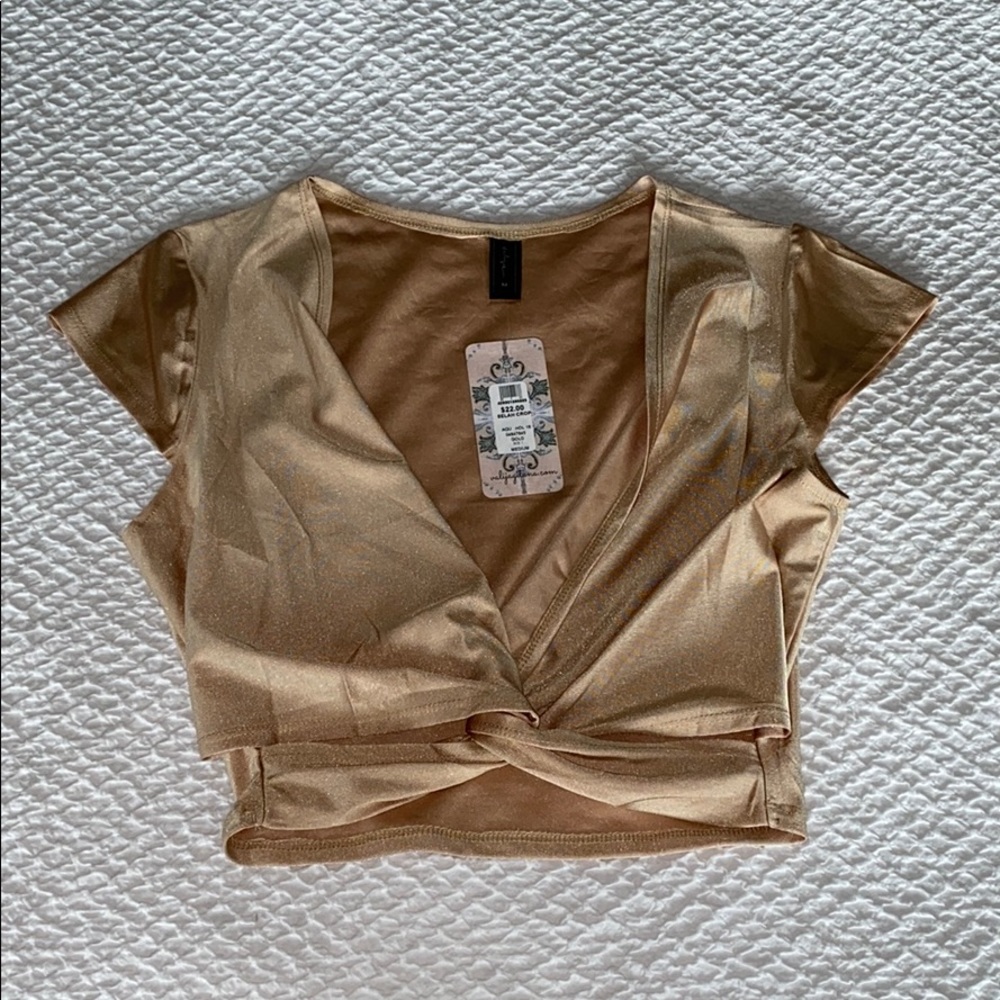 Valija crop top with cutouts
